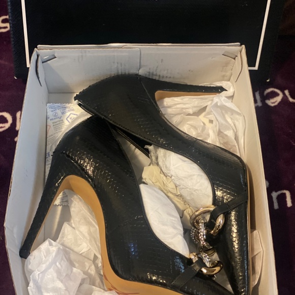 Shoes - Picture 10 of 10